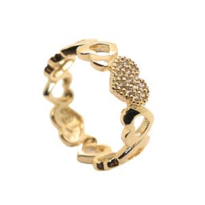 Anel corações em elos vazados e um coração cravejado com zirconias - banhado em ouro 18k